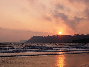 English: Broadsands Beach - foreboding sunrise...