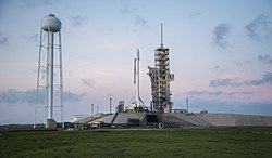 BulgariaSat-1 ja Falcon 9 alustalla laukaisupäivän aamulla.