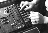 Enigma in use, 1943 Bundesarchiv Bild 183-2007-0705-502, Chiffriermaschine "Enigma".jpg