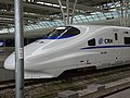 CRH2A-2282擔當个動車組列車垃站臺待發