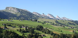 Churfirsten: Chäserugg, Hinterrugg, Schibenstoll, Zuestoll, Brisi, Frümsel och Selun.