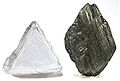 Exemple d'équilibre chimique instable. Le diamant (à gauche) est une forme instable du carbone. Sur une très longue échelle de temps, le diamant se transforme en graphite (à droite).