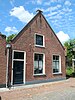 Huis met topgevel en zadeldak