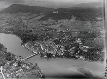 Aerial view by Walter Mittelholzer (1919) ETH-BIB-Stein am Rhein, Burg Hohenklingen, Wolkensteinerberg-Inlandfluge-LBS MH01-001839.tif