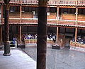 Vista dal palco del Globe Theatre ricostruito