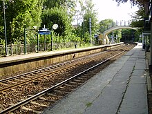 Les quais de la gare vus en direction de Saint-Nom-la-Bretèche.