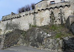 Remparts entre le château et la porte de Toulquéllénic.