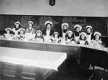A home economics class in Toronto, Ontario, 1911.