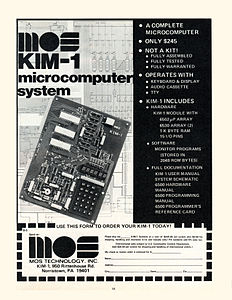 הפרסומת הראשונה של KIM-1, בגיליון מאי 1976 של מגזין BYTE, במחיר $245, מורכב ובדוק.