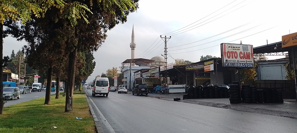 Mehmet Nuri Arıkan Caddesi Camiye doğru