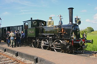 Locomotief NS 7742 Bello, als enige van deze stoomtramlijn bewaard gebleven, rijdt bij de Stoomtram Hoorn-Medemblik. hier te Wognum-Nibbixwoud; 17 juni 2012. Foto: Erik Swierstra.