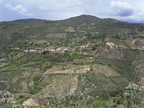 El pueblo Magdalena visto desde el Distrito de Tingo.