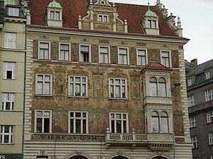 La maison Wiehl, nommée d'après son architecte Antonín Wiehl, est un bel édifice néo-Renaissance de cinq étages achevé en 1896. Mikoláš Aleš dessina une partie de sa décoration Art nouveau.
