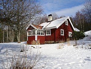 Den ursprungliga torpstugan från 1880-talet i mars 2018.