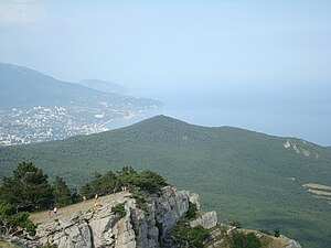 Вид на гору з Ай-Петрі