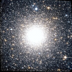 NGC 6388 na snímku z Hubbleova vesmírného dalekohledu