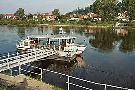 Elbfähre zwischen der historischen Altstadt und dem Stadtteil Copitz