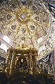 Олтарът и позлатеният таван на катедралата в градчето Пуебла