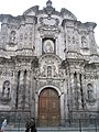 Wzorowany na rzymskim baroku portal jezuickiego kościoła La Comañia w Quito