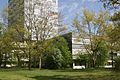 RRZE Gebäude mit Wolfgang-Händler-Hochhaus im Hintergrund