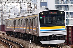 鶴見線で運用される205系1100番台電車 （国道駅 2021年3月12日）