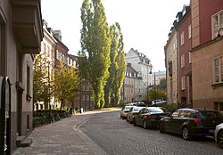 Tysta gatan norrut (till vänster) och söderut.