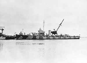 Военный корабль США Somers (DD-381) на верфи Charleston Naval Shipyard 16 февраля 1942 г. (NH 98021) .jpg