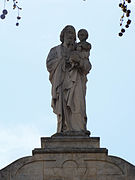 Estatua de tres metros de altura, en piedra, que representa a San José.