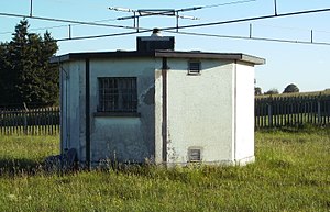 Antenna tuning hut