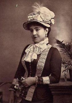 Portrait de la cantatrice Adelina Patti vers 1880.