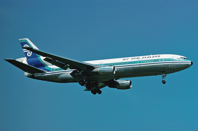 File:Air New Zealand DC-10-30 ZK-NZP LHR Jul 1977.png