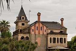 Vila Eulalia, propiedat d'a familia Burés, un edificio en estilo modernista de prencipios d'o sieglo XX situato en Anglès