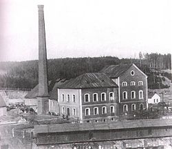 Důl Ferdinand v roce 1888 se zděnou rohovou dispozicí těžní věže