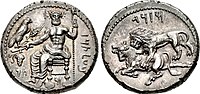 سکهٔ مزدایه. ساتراپ کیلیکیه، ۳۶۱/۰-۳۳۴ پیش از میلاد در طرسوس، کیلیکیه. آرامی: 𐡌 "M" زیر تاج و تخت