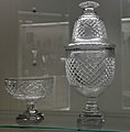 Bol et vase en cristal (Vonêche, 1820-1830).