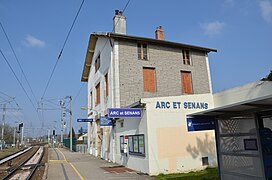 Bâtiment voyageurs de la gare d'Arc-et-Senans.