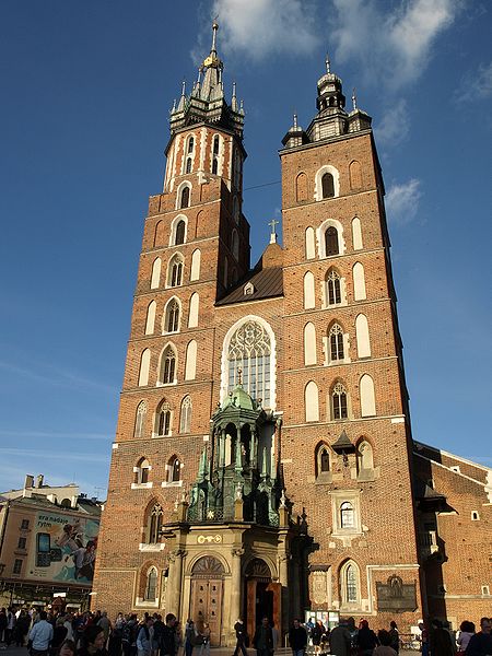 fasada kościoła mariackiego w Krakowie