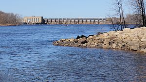 Petenwell Dam und Kraftwerk unterhalb des Stausees