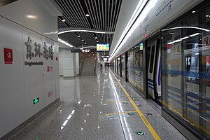 Platform of Donghuan South Road Station 01, 2014-06.JPG