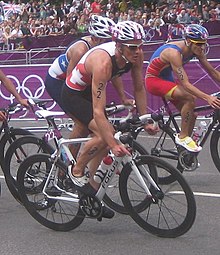 Photo de Ruedi Wild, à vélo, pendant le triathlon