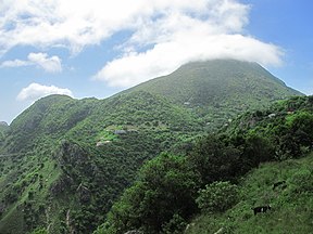 Der Nationalpark befindet sich an der Nordwestküste der Insel und schließt den Mount Scenery im Zentrum mit ein.