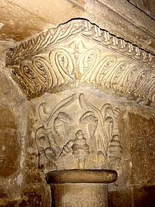 Karolinški okras iz zgodnje kripte