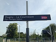 Panneau indiquant le nom de la gare.