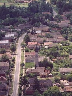 Letecký pohled na obec (starší foto)
