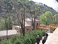 Petit bâtiment communautaire, vu de la cité troglodyte