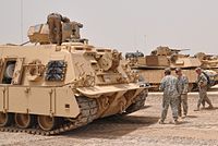 車長用キューポラに装甲銃塔キットを装着したアメリカ陸軍のM88A2。2011年、イラク、バグダッド。