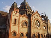 Synagogue exterior (April 2008)