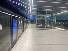 Full-height doors at the Yehudit station on Tel Aviv Light Rail tKHnt yhvdyt.jpg