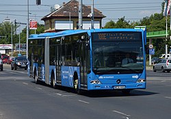 Mercedes-Benz busz az Üllői úton