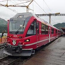 Automotrice RhB ABe 8/12 « Allegra » en tête d'un train Regio pour Tirano.